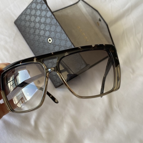 Gucci GG3532 Grey Tortoise and Clear Sunglasses and Case - Picture 5 of 8